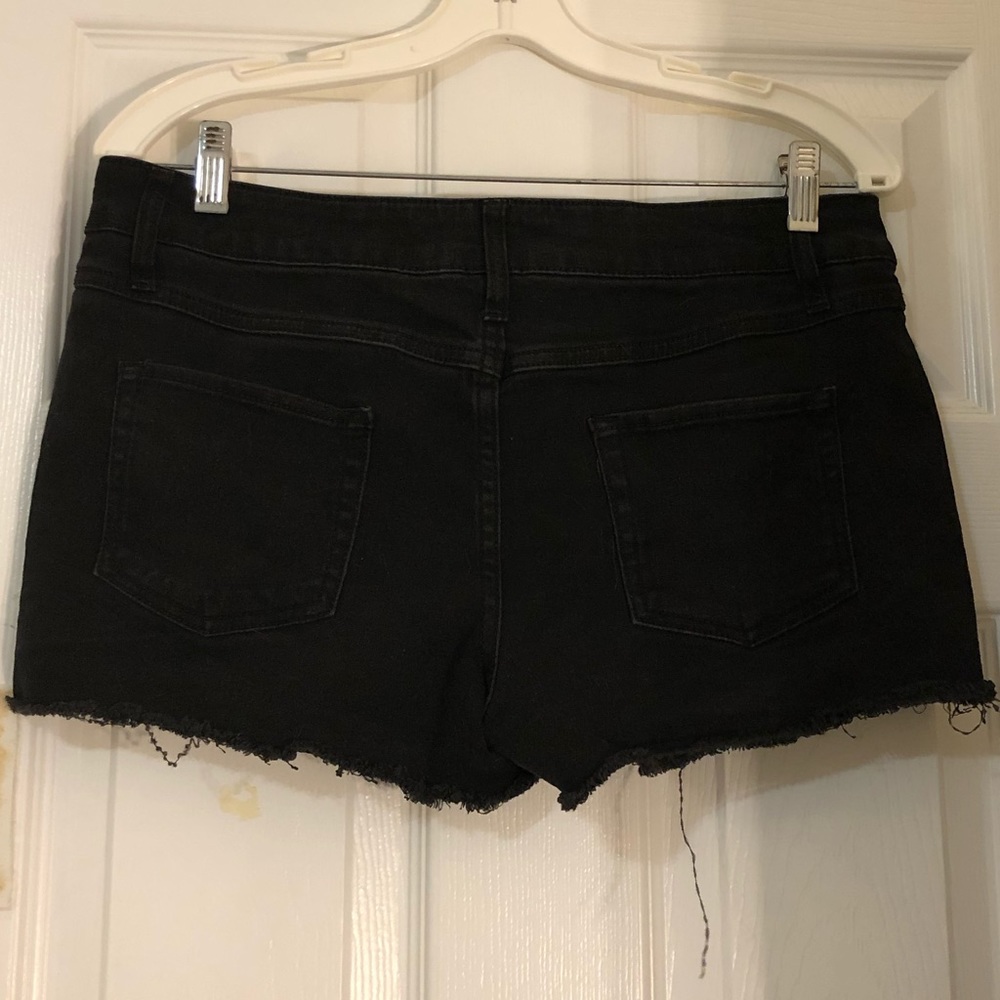 Shorts - Picture 3 of 4